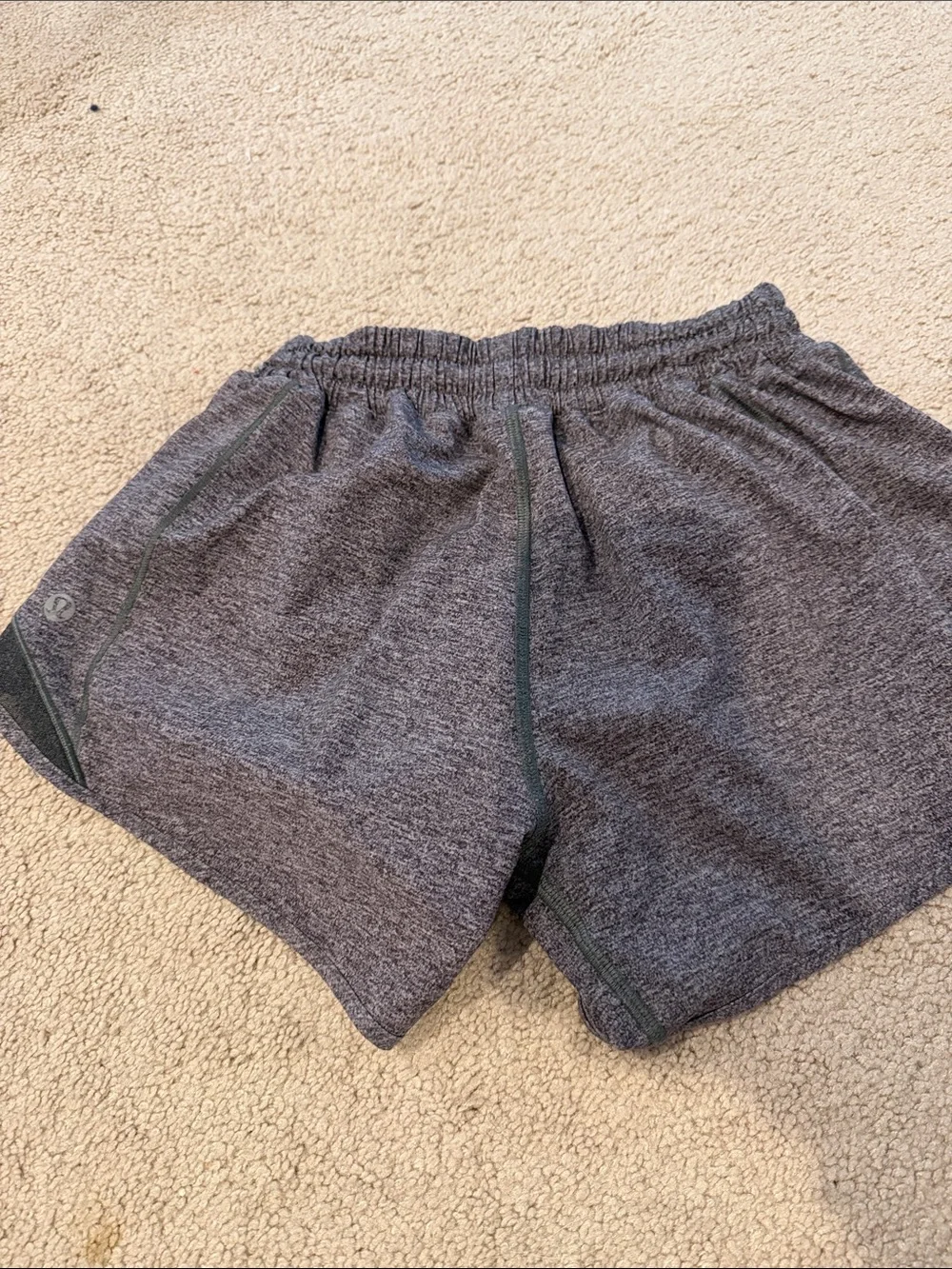 Lululemon Women's Heather Gray Performance hotty hot Running Shorts sz 2